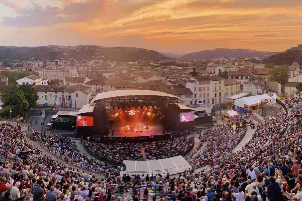 Studio Le «Victor Hugo» , Hyper Centre Ville Vienne  Exteriör bild